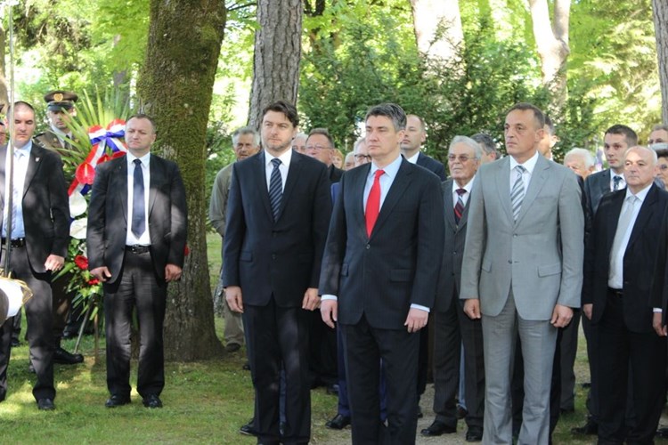 Slika /Vijesti/2015/svibanj/8 svibanj/Predsjednik Vlade Milanović Pazin.jpg